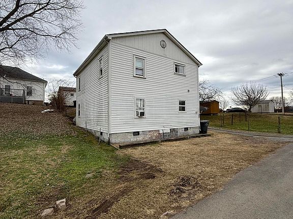 4th image of 1108 Fairview Ave