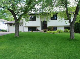 2523 Cochrane Dr, Woodbury, MN 55125