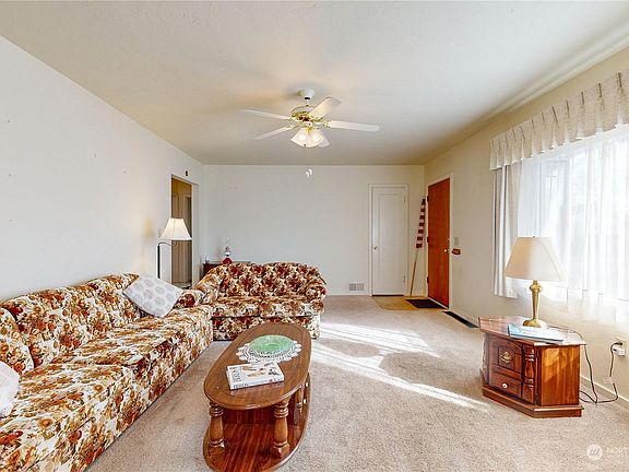 4th image of 1517 Evergreen Street