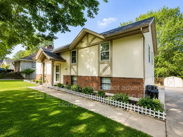 1609 SW 20th St, Blue Springs, MO 64015