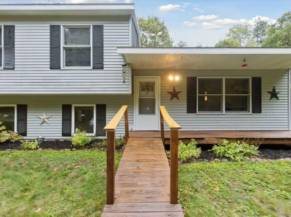 11905 Spencer Rd, Sumner, MI 48889