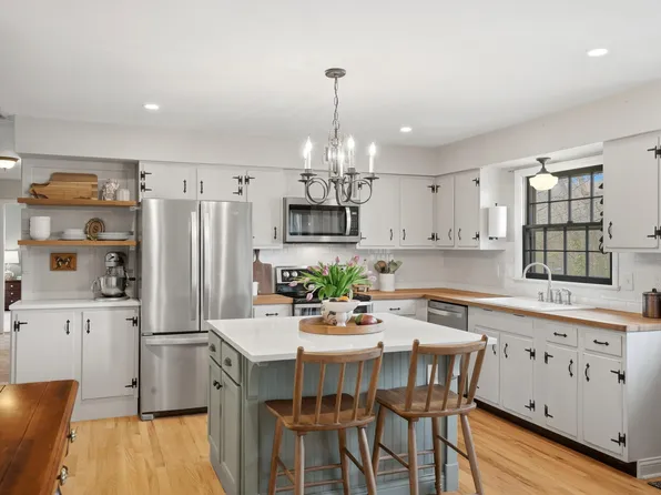 1605 Stanford Dr, Columbia, MO 65203