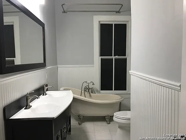 203 Devine St #1 — Photo 8