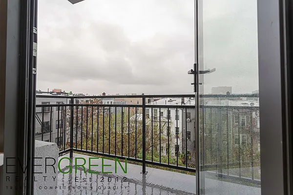 Rented by Evergreen Apartments BK | media 38