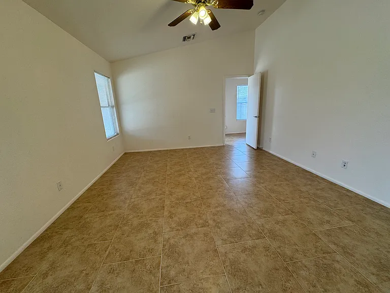 7815 S Wild Primrose Ave — Photo 21