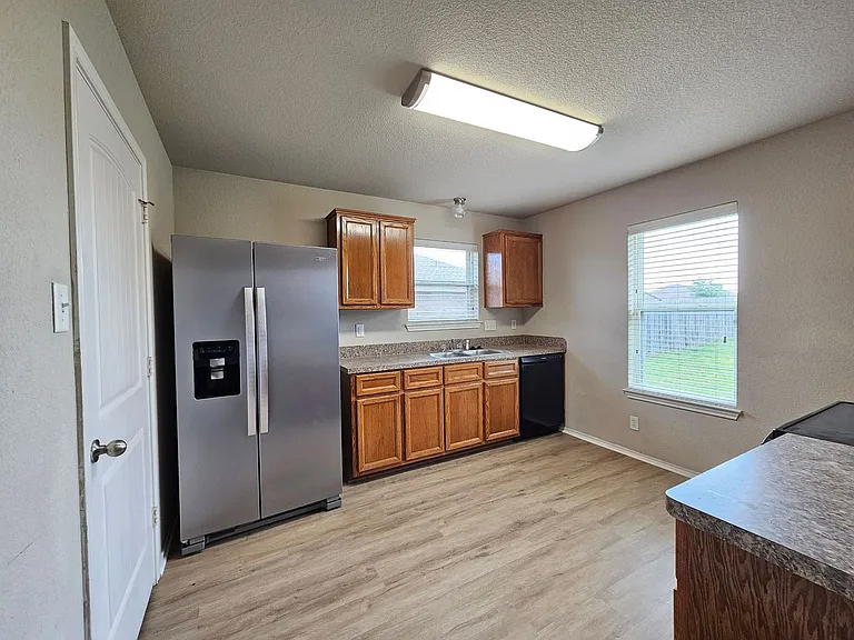 3804 Ida Dr — Photo 3