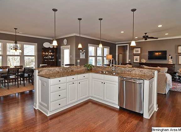 4th image of 3845 Village Center Dr