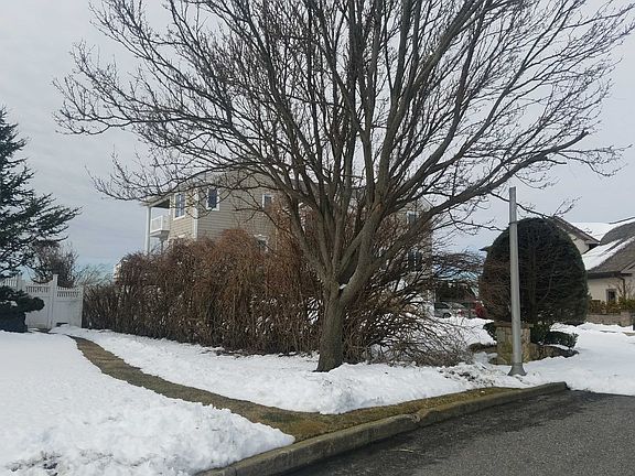 2nd image of 164 Secatogue Ln W