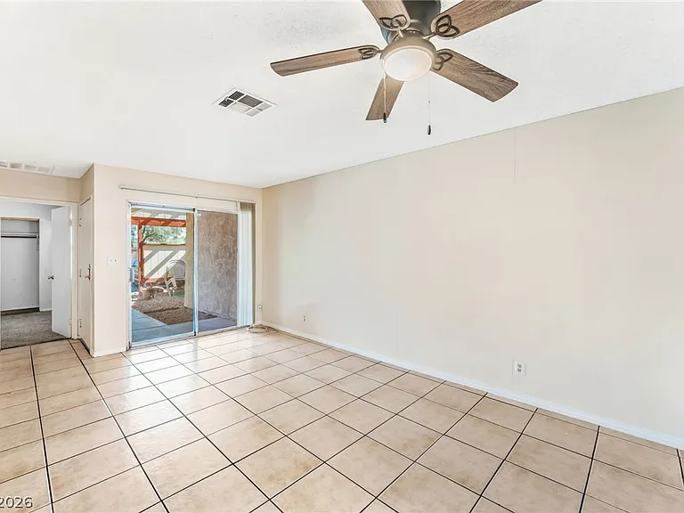 457 N Lamb Blvd #B — Photo 8