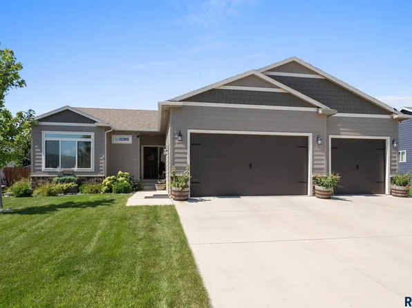 5205 S Eastwind Ave, Sioux Falls, SD 57108