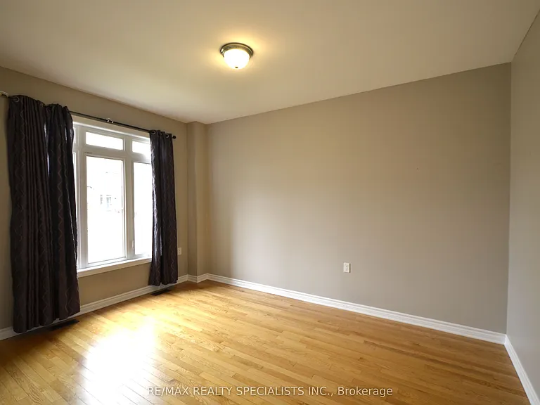 74 Dotchson Ave — Photo 5