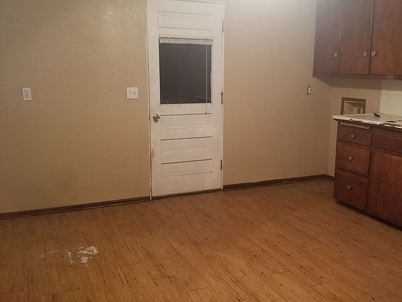 3rd image of 4405 Andrews Ave