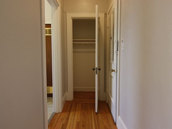 5th image of 616 Shrader St