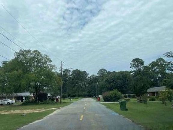 Exterior Neighborhood (street photo)