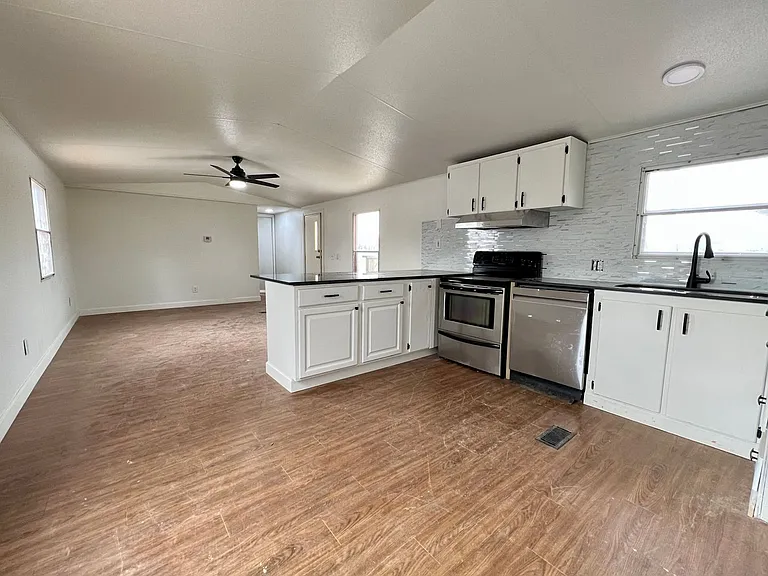 3201 E Don Tyson Pkwy #B — Photo 3