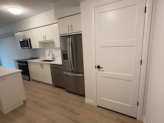 2nd image of 93 Arthur St N #809
