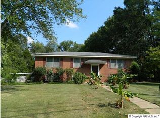 402 Forrest Park Ct NW, Huntsville, AL 35806