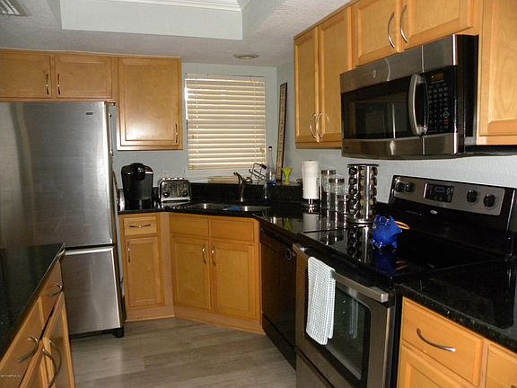 5th image of 841 Shoreline Cir