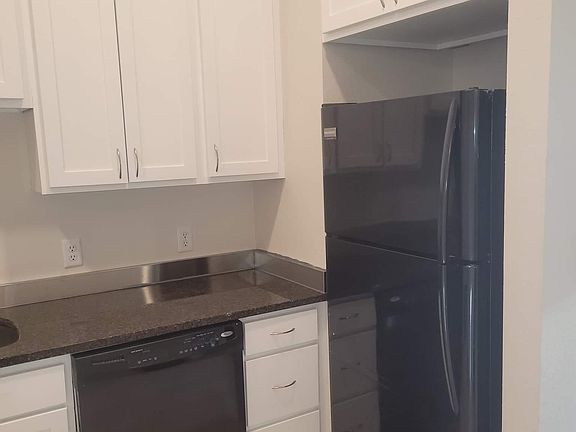 4th image of 303 Broadway N #1