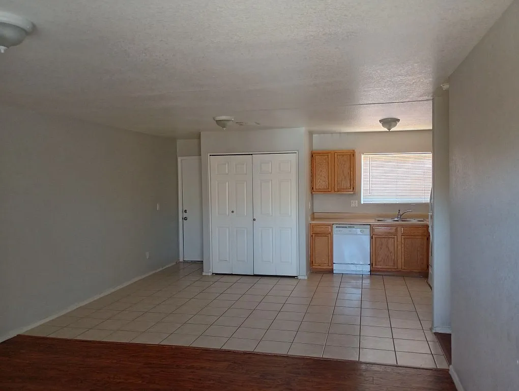 2 bed, 1.0 bath, 775 sqft, $895 — Photo 3