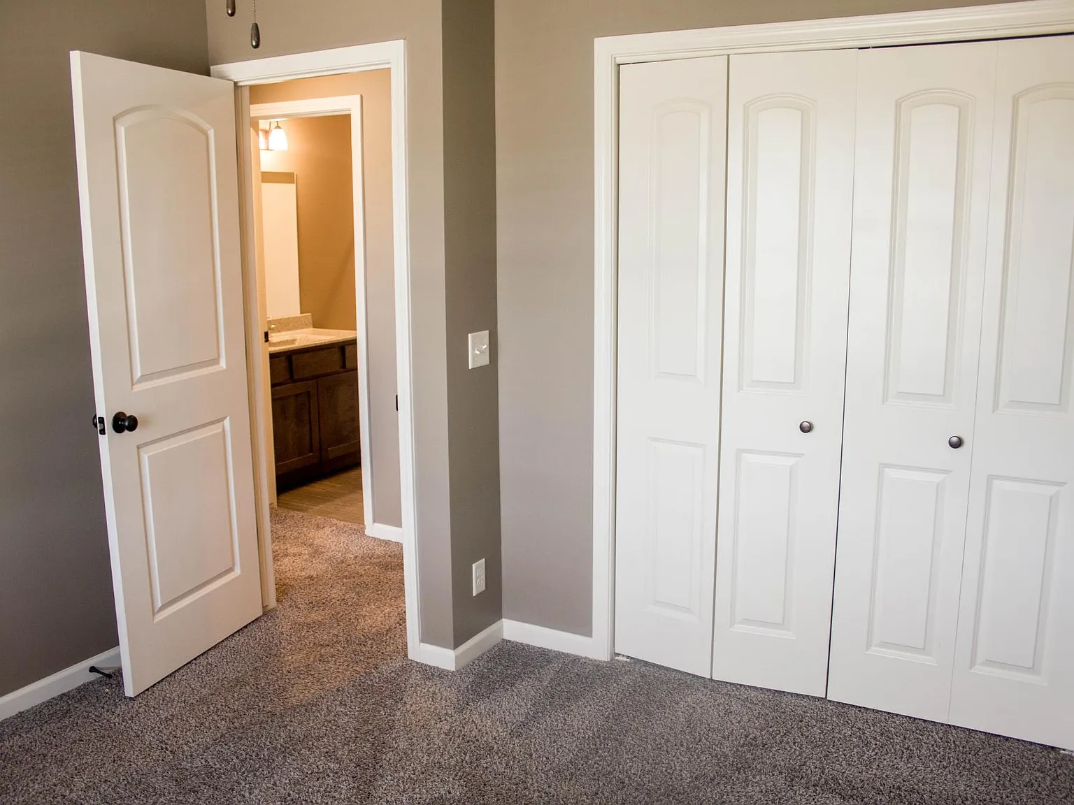 4 bed, 3.5 bath, 1576 sqft, $2,695 — Photo 2