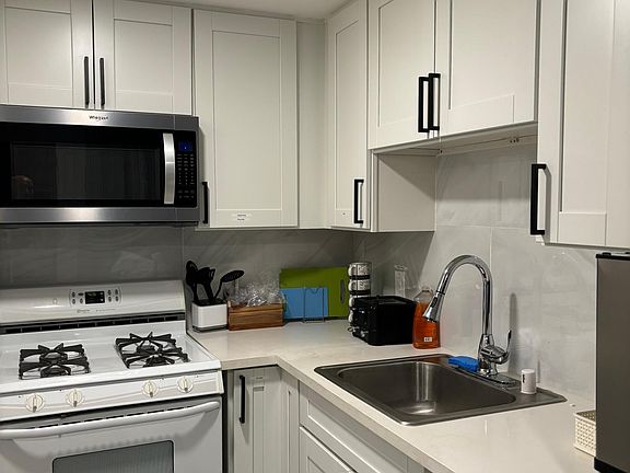 2nd image of 1830 E Villa St APT 4