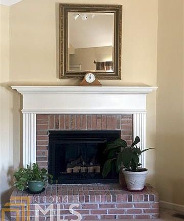 4th image of 991 Clairmont Pl