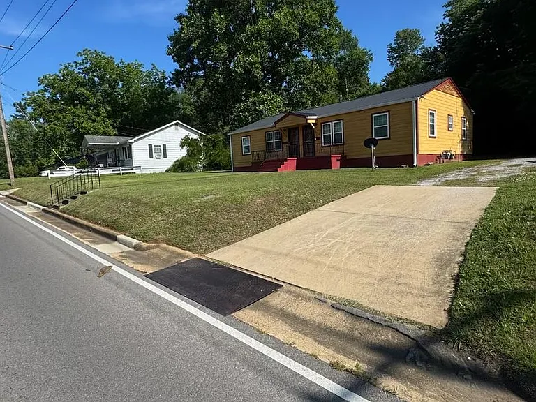 1309 Hoke St — Photo 3