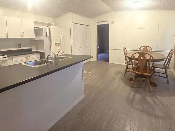 5th image of 1020 Elderberry Dr
