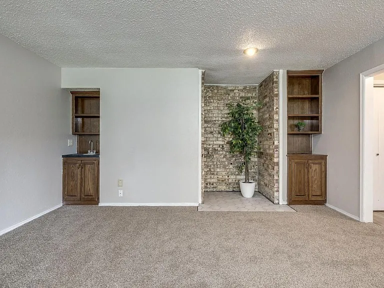 523 N Robin Way — Photo 11