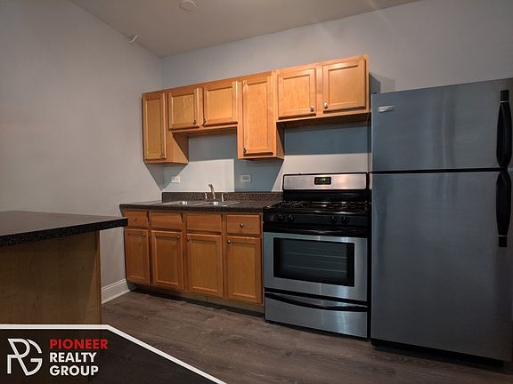 3rd image of 5860 N Kenmore Ave #5860407