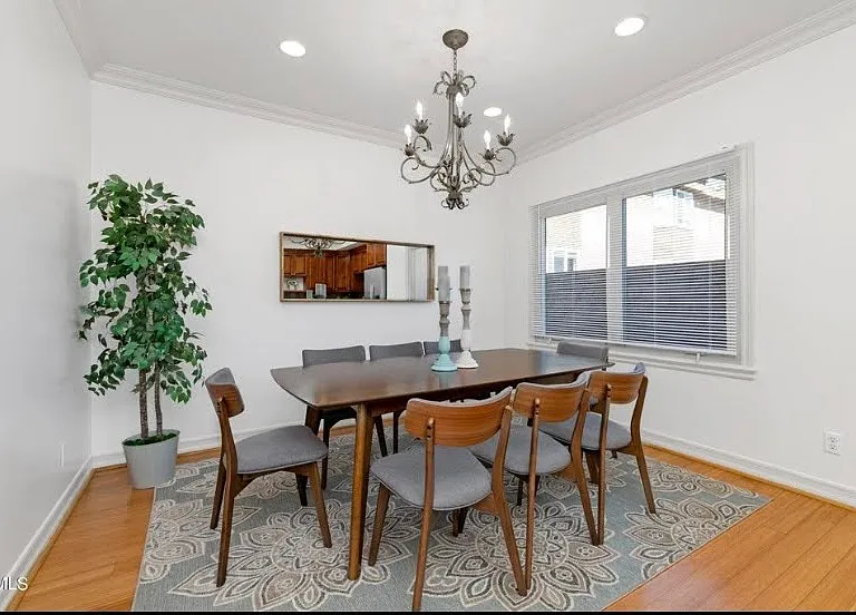 272 N Chester Ave #105 — Photo 11