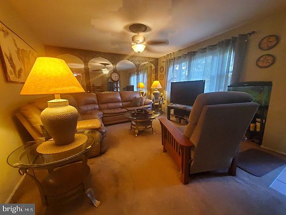 4th image of 348 Wildrose St