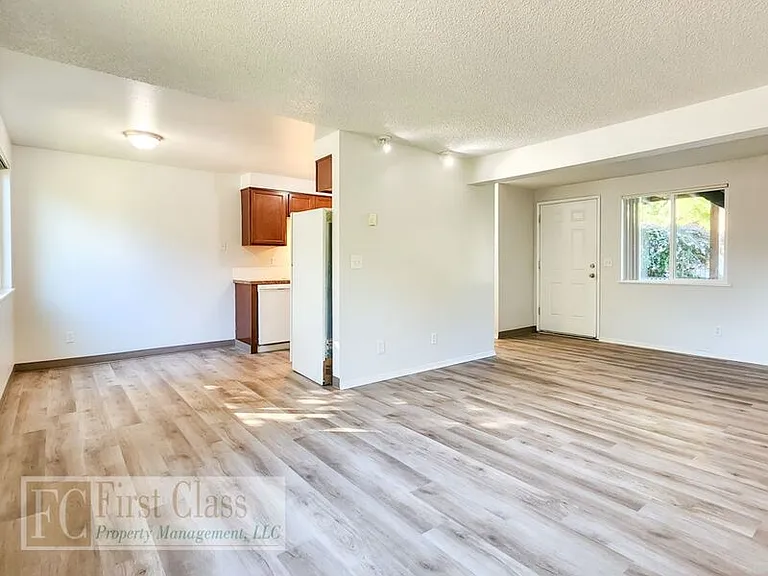 10068 SW Garrett St — Photo 5
