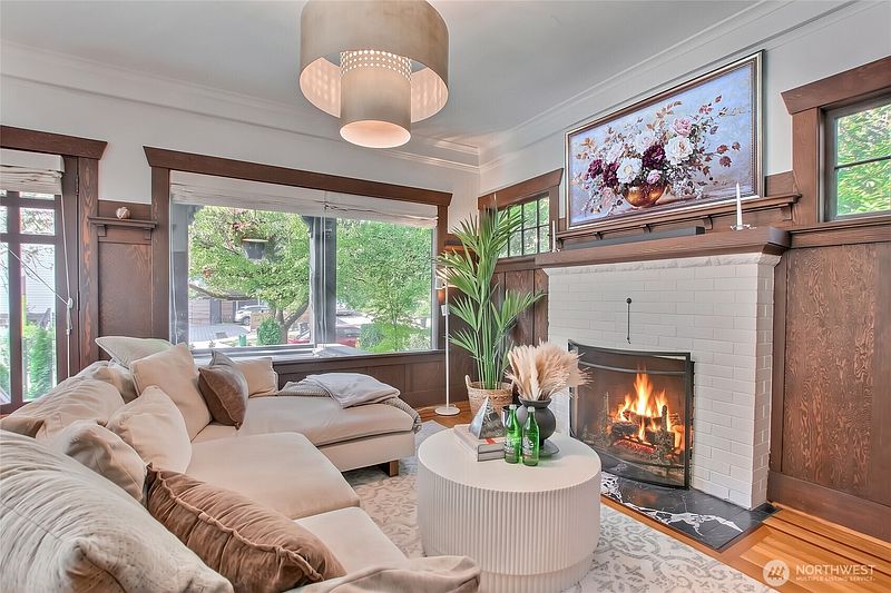 4th image of 4006 Corliss Avenue N