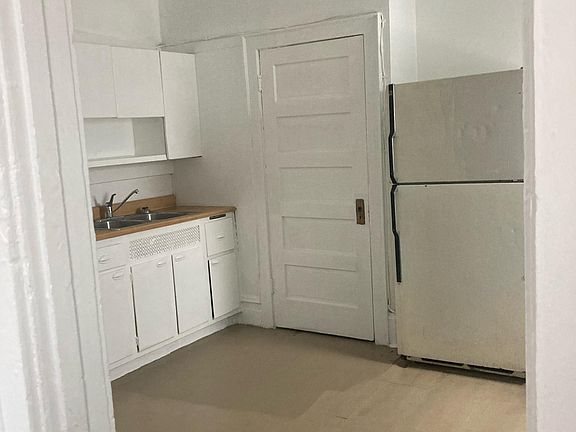 Kitchen & Fridge