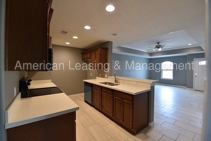 1st image of 403 N 2nd 1/2 St
