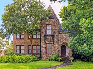 2115 Maroneal St, Houston, TX 77030