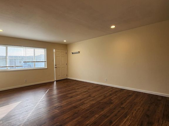 5th image of 445 Esplanade Ave APT 8