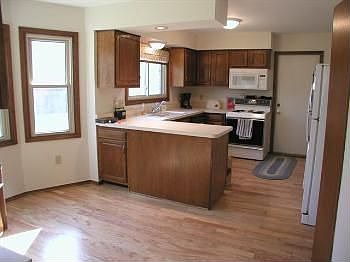 4th image of 18590 Canterbury Dr