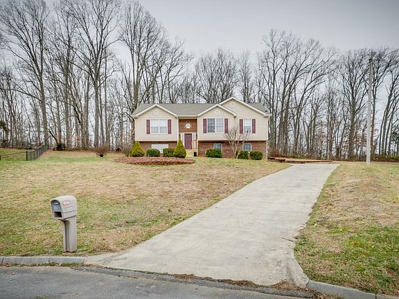 2nd image of 1413 Martins Glen Ln