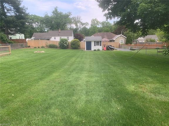 3rd image of 127 Yunker Ct