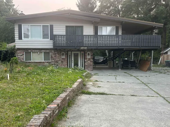 13718 Glen Pl, Surrey, BC V3V 6L5