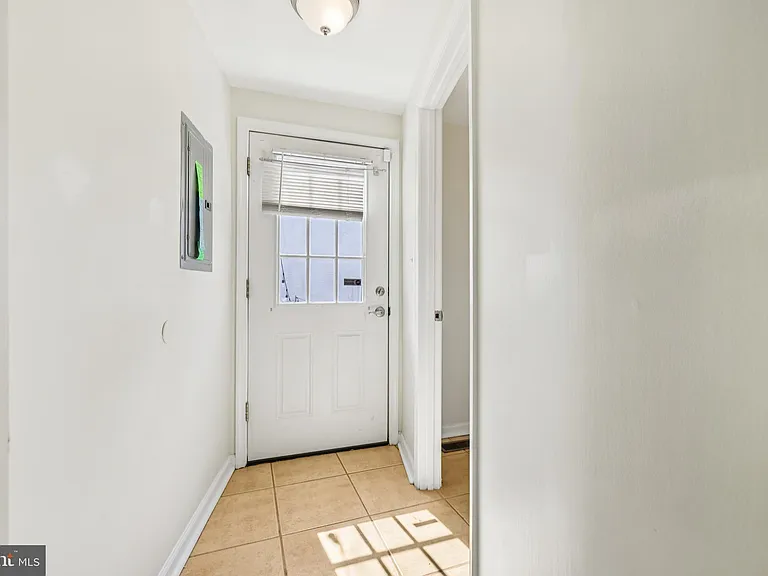 49 E Heath St — Photo 22
