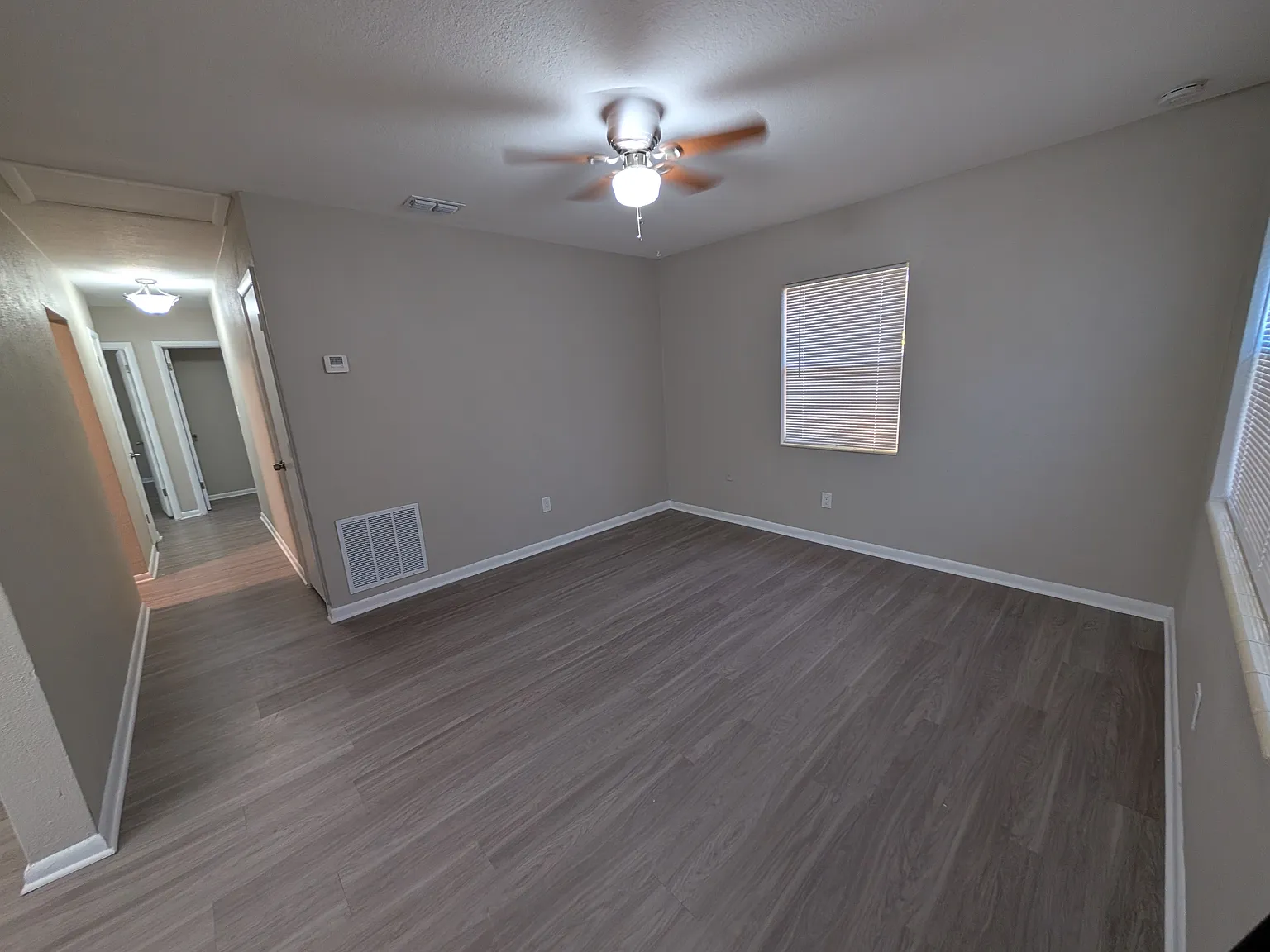 4 bed, 1252 sqft, $2,400 — Photo 3