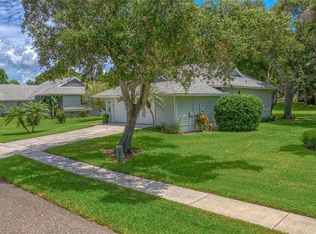 1009 Lake Avoca Dr, Tarpon Springs, FL 34689