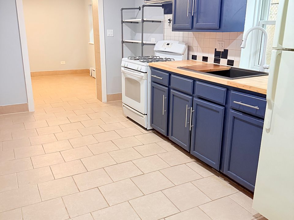 1st image of 2807 N 27th Ct #G