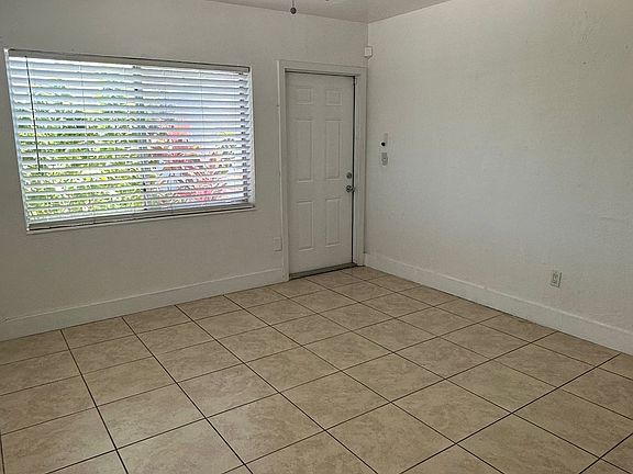 4th image of 2077 NE 172nd St #4