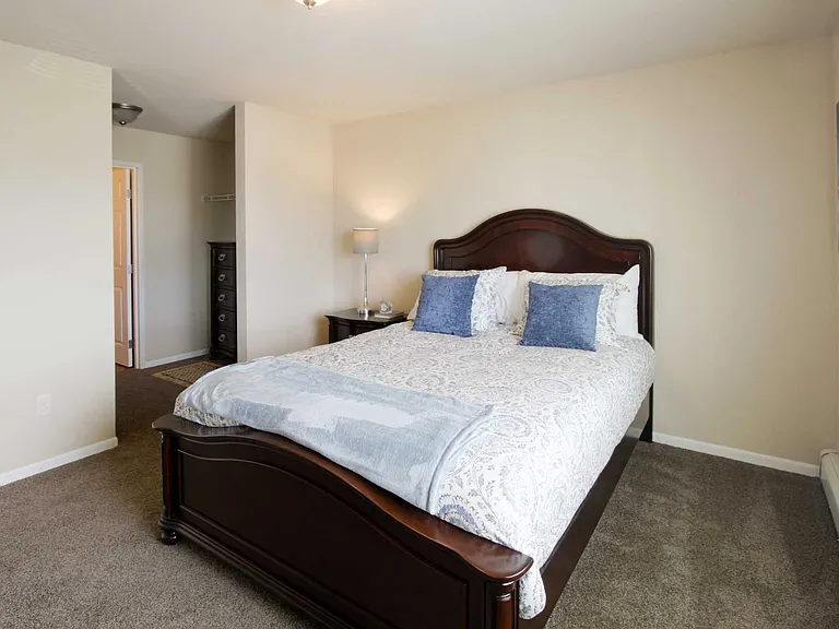 Lincoln Meadows Apartments — Photo 11