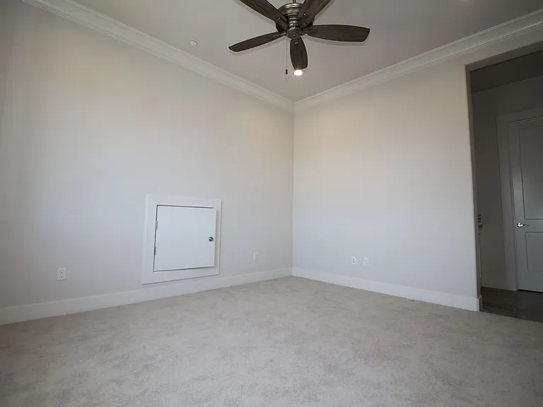 2104 Las Palmas — Photo 18